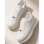 Tenis blancos suela alta con detalle en plata ref yailin Tenis blancos suela alta con detalle en plata ref yailin Image