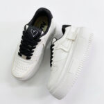 Tenis Blancos con detalles en negro de Moda Rosalía para Mujer | Tendencia Urbana Tenis Blancos con detalles en negro de Moda Rosalía para Mujer | Tendencia Urbana Image