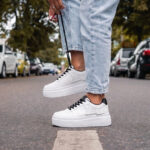 Tenis Blancos con detalles en negro de Moda Rosalía para Mujer | Tendencia Urbana Tenis Blancos con detalles en negro de Moda Rosalía para Mujer | Tendencia Urbana Image