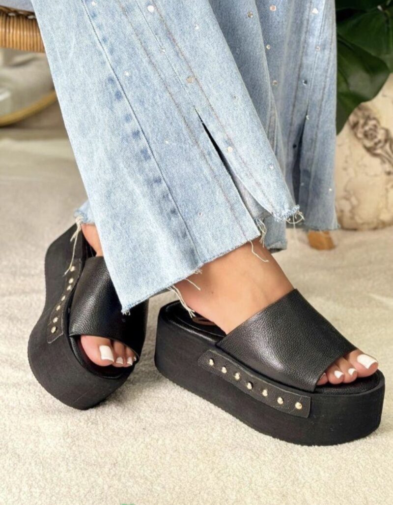 Sandalias Mujer en Cuero Negro con Plataforma Ultraliviana
