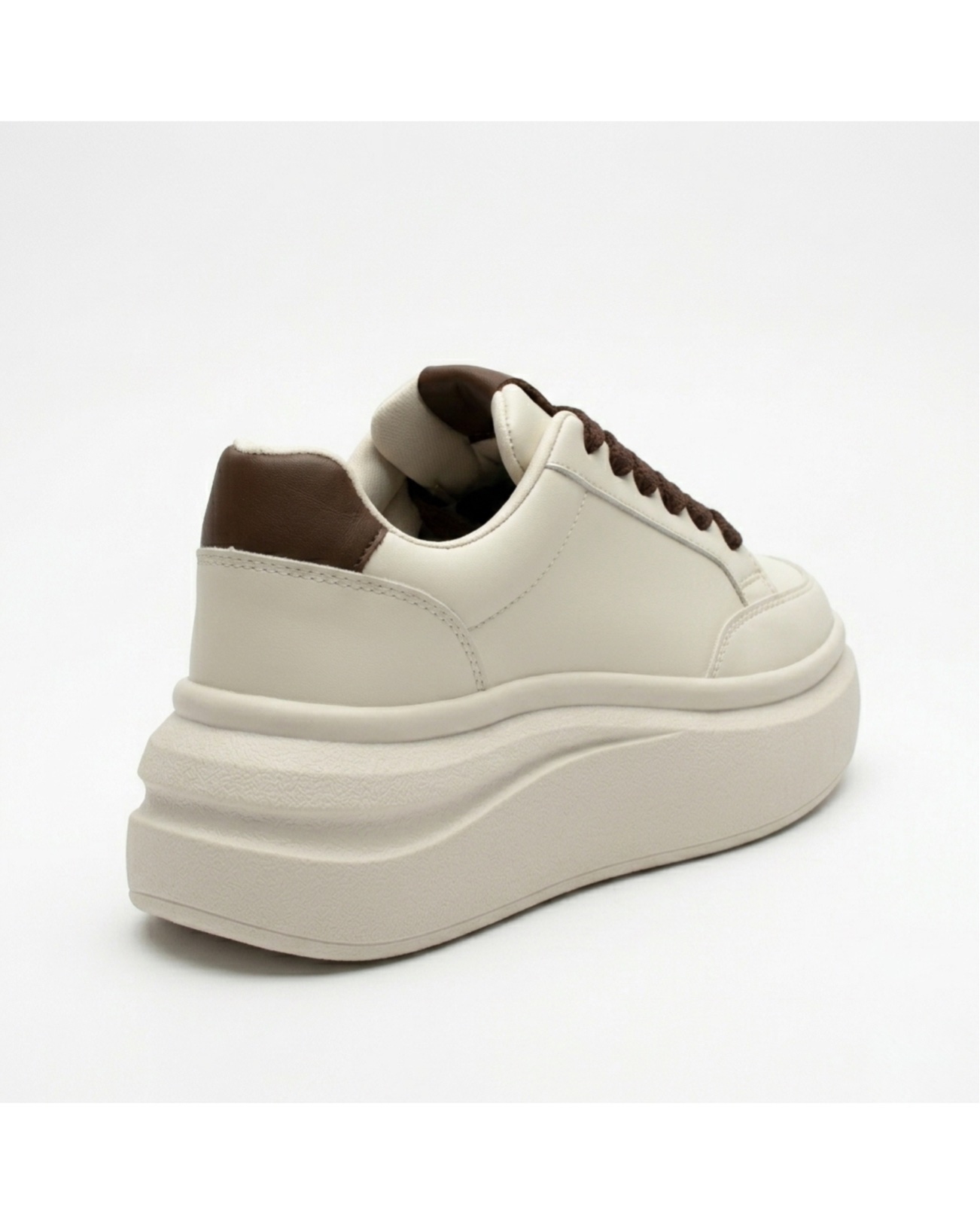 Tenis plataforma beige para mujer con detalles café Ref Martina - Imagen 5