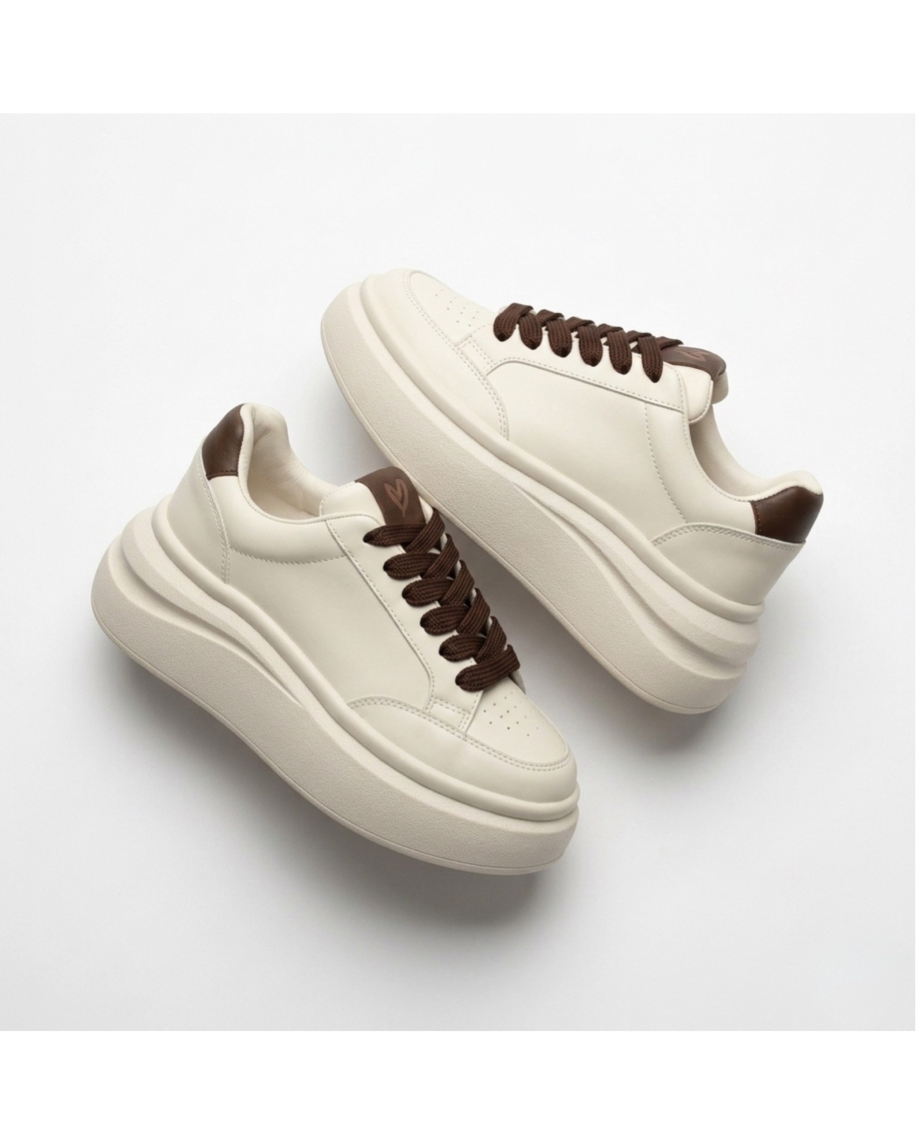 Tenis plataforma beige para mujer con detalles café Ref Martina - Imagen 3